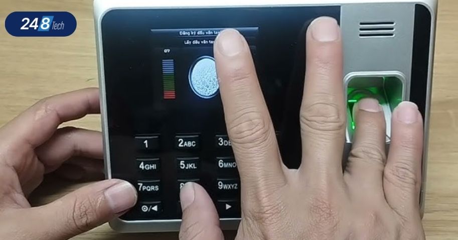 Tính năng của máy chấm công vân tay Ronald Jack x628c