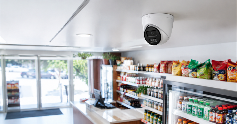 Camera Hikvision DS-2CD1343G2-LIU 4MP Có Mic, IP67 2 Camera Hikvision DS-2CD1343G2-LIU lắp tại cửa hàng