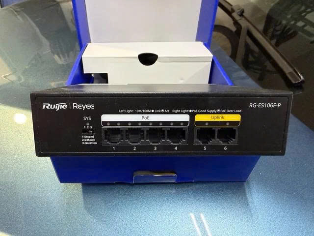 Switch 4 cổng PoE RUIJIE REEYE RG-ES106F-P